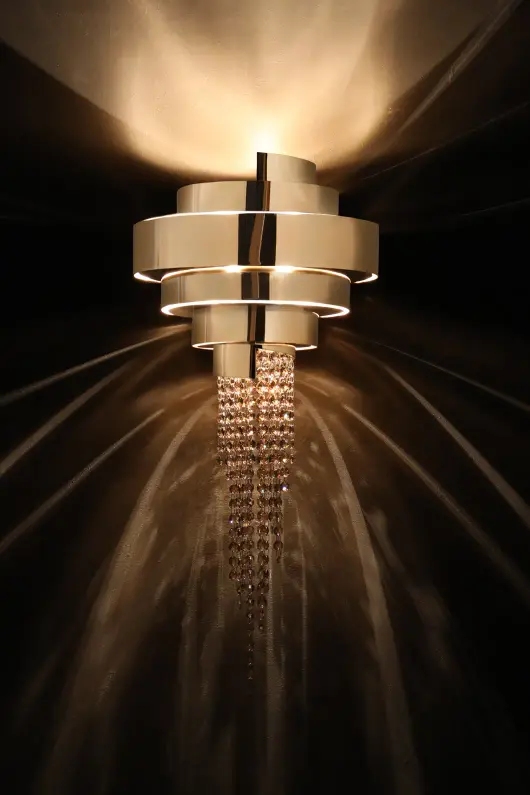 Elegant Gold Wall Sconce with Cascading Crystal Details, Perfect for Adding A Luxurious Touch To Sophisticated Interiors