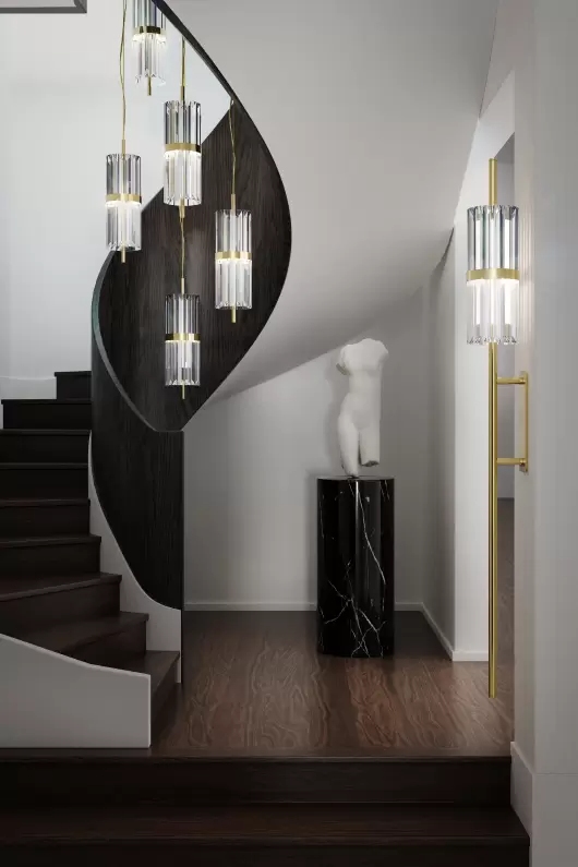 Sleek Vertical Gold Wall Sconce with Crystal Accent, Perfect for Minimalist And Luxurious Decor