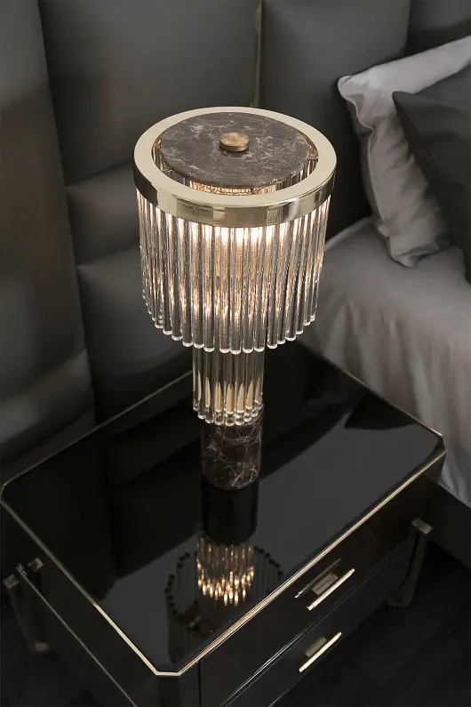 Luxurious Gold And Crystal Table Lamp with Elegant Layered Design, Perfect for Adding A Touch of Glamour To Any Space