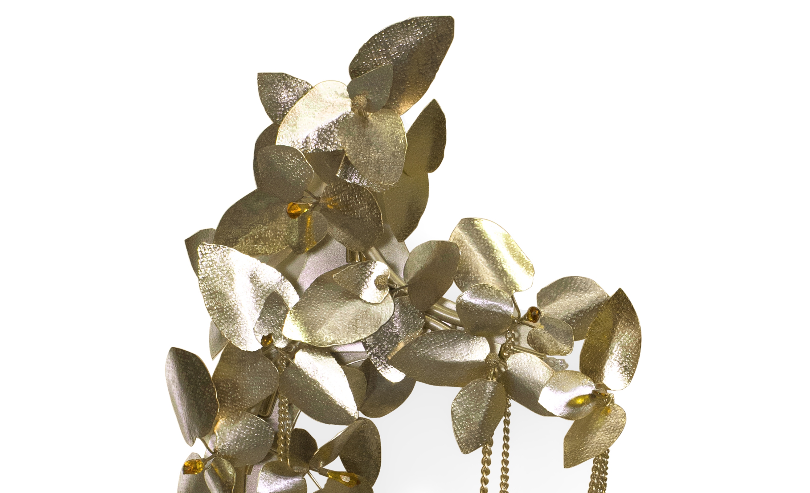 Enchanted Garden Gold Leaf Wall Sconce with Cascading Chain Accents, Perfect for Romantic And Magical Ambiance
