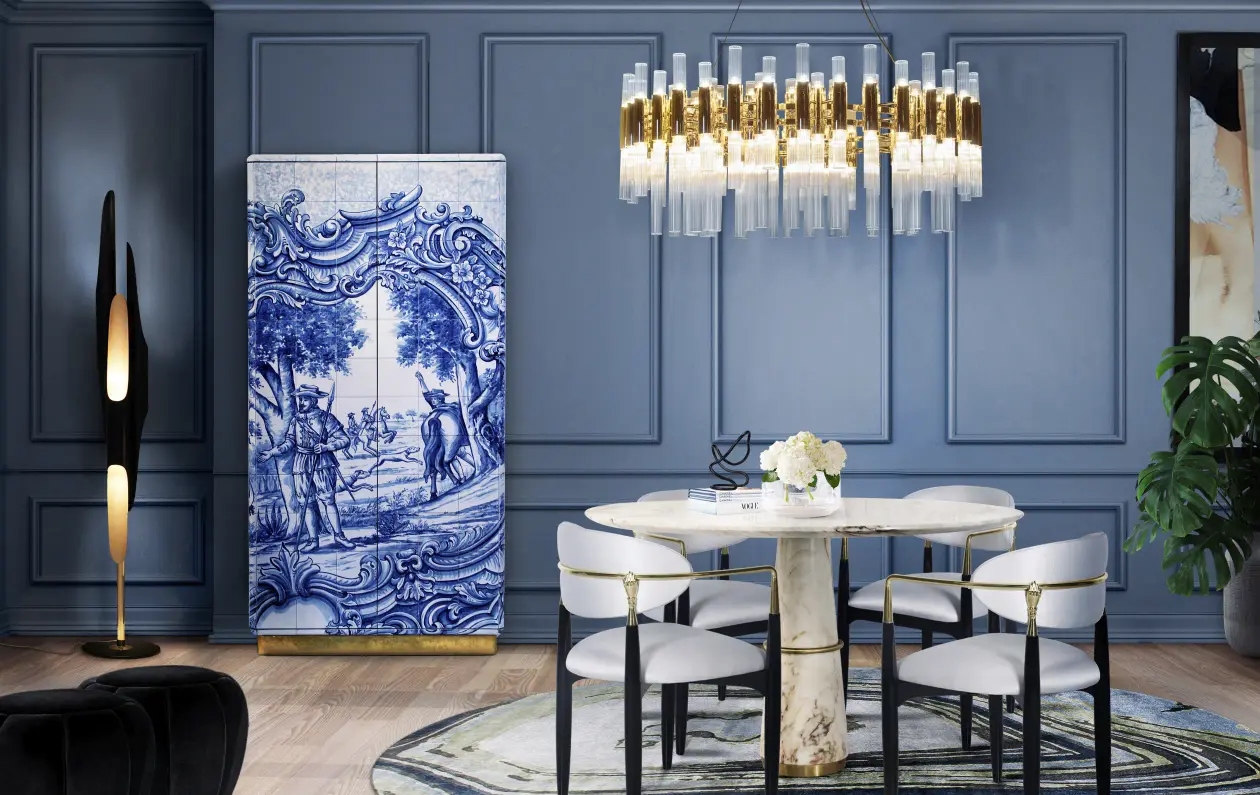 Sophisticated Gold And Clear Glass Pendant Light with Modern Tubular Design, Perfect for Elevating Dining Rooms And Contemporary Living Spaces