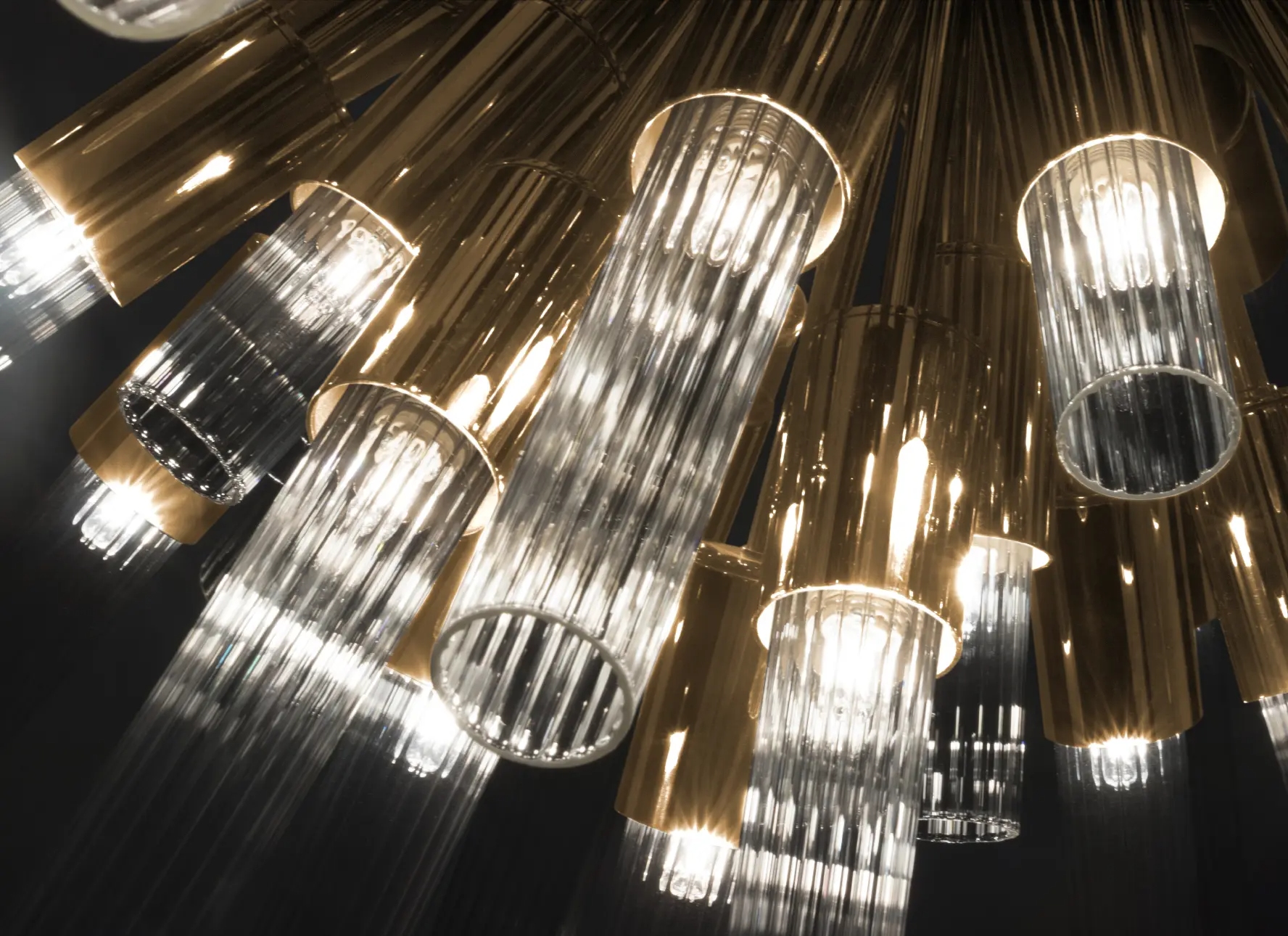 Stunning Gold And Clear Glass Starburst Pendant Light with Modern Design, Ideal for Creating A Bold Statement in Contemporary Interiors