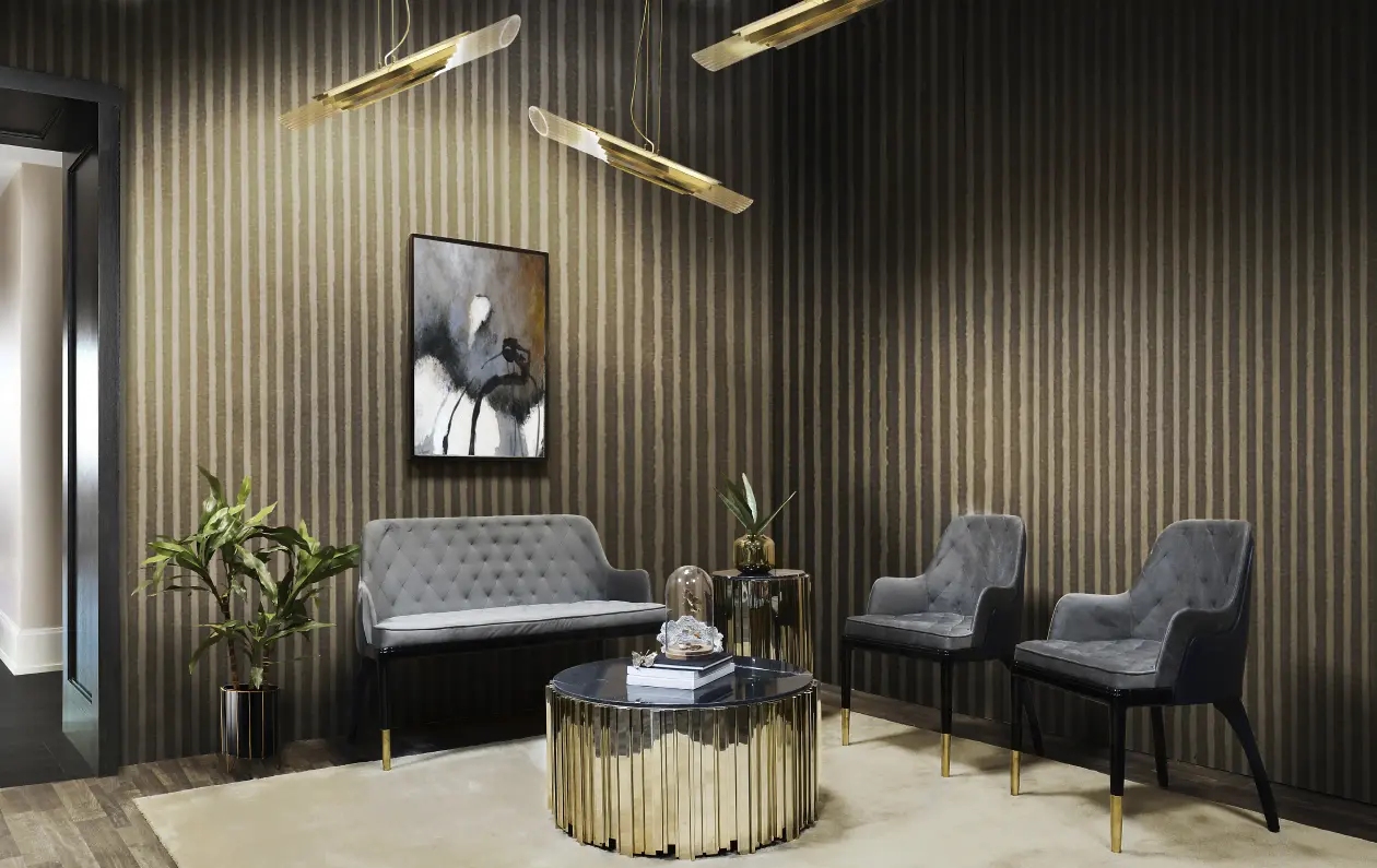 Sleek Modern Gold And Crystal Pendant Light with Geometric Design, Perfect for Adding A Touch of Elegance To Dining Rooms And Contemporary Spaces