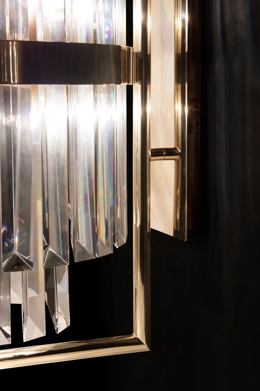 Contemporary Clear Crystal Wall Sconce with Gold Accent Bands, Ideal for Enhancing Modern And Luxurious Decor